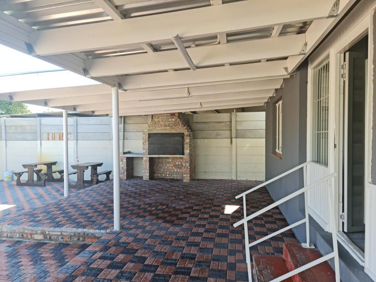 Guest house Hasate 10 Florence Street Oakdale Belliville 7530 South African 2*