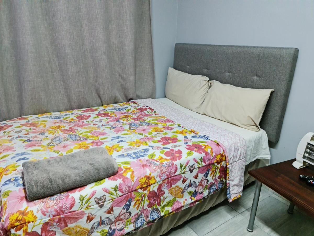 Guest house Hasate 10 Florence Street Oakdale Belliville 7530 South African