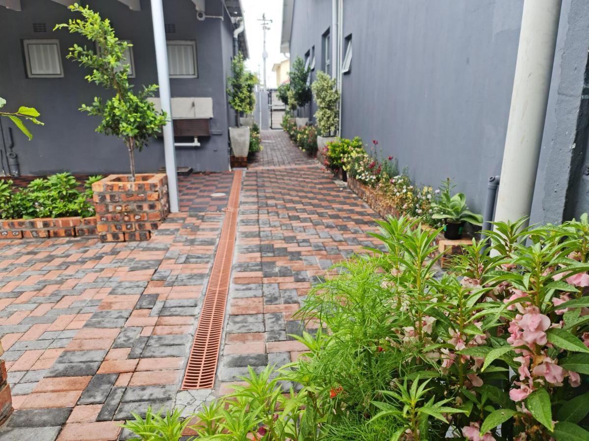 Hasate 10 Florence Street Oakdale Belliville 7530 South African Guest house 2*