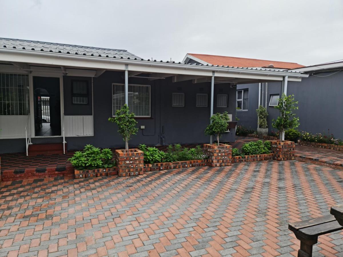 Hasate 10 Florence Street Oakdale Belliville 7530 South African 2*