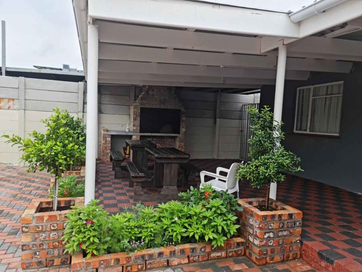 Hasate 10 Florence Street Oakdale Belliville 7530 South African