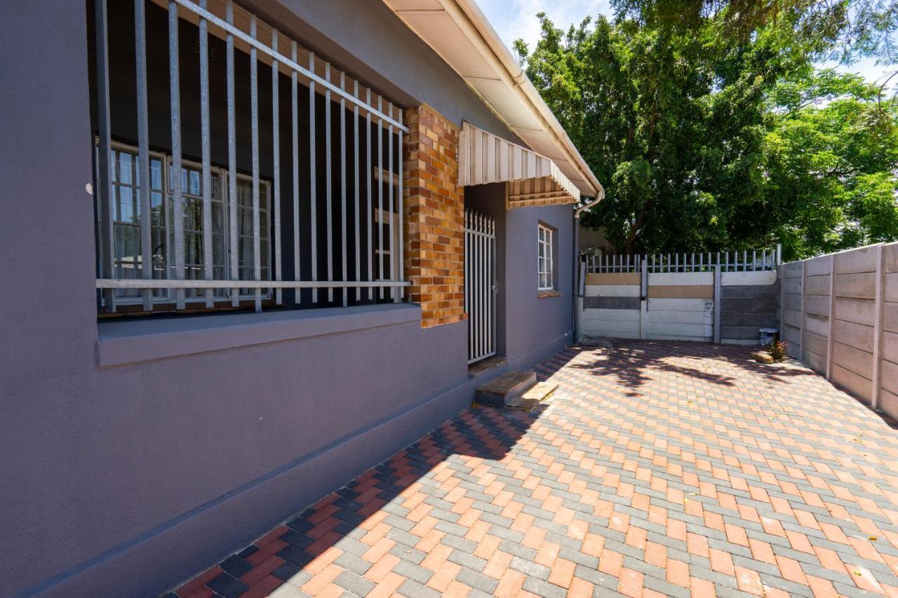 Hasate 10 Florence Street Oakdale Belliville 7530 South African Guest house 2*