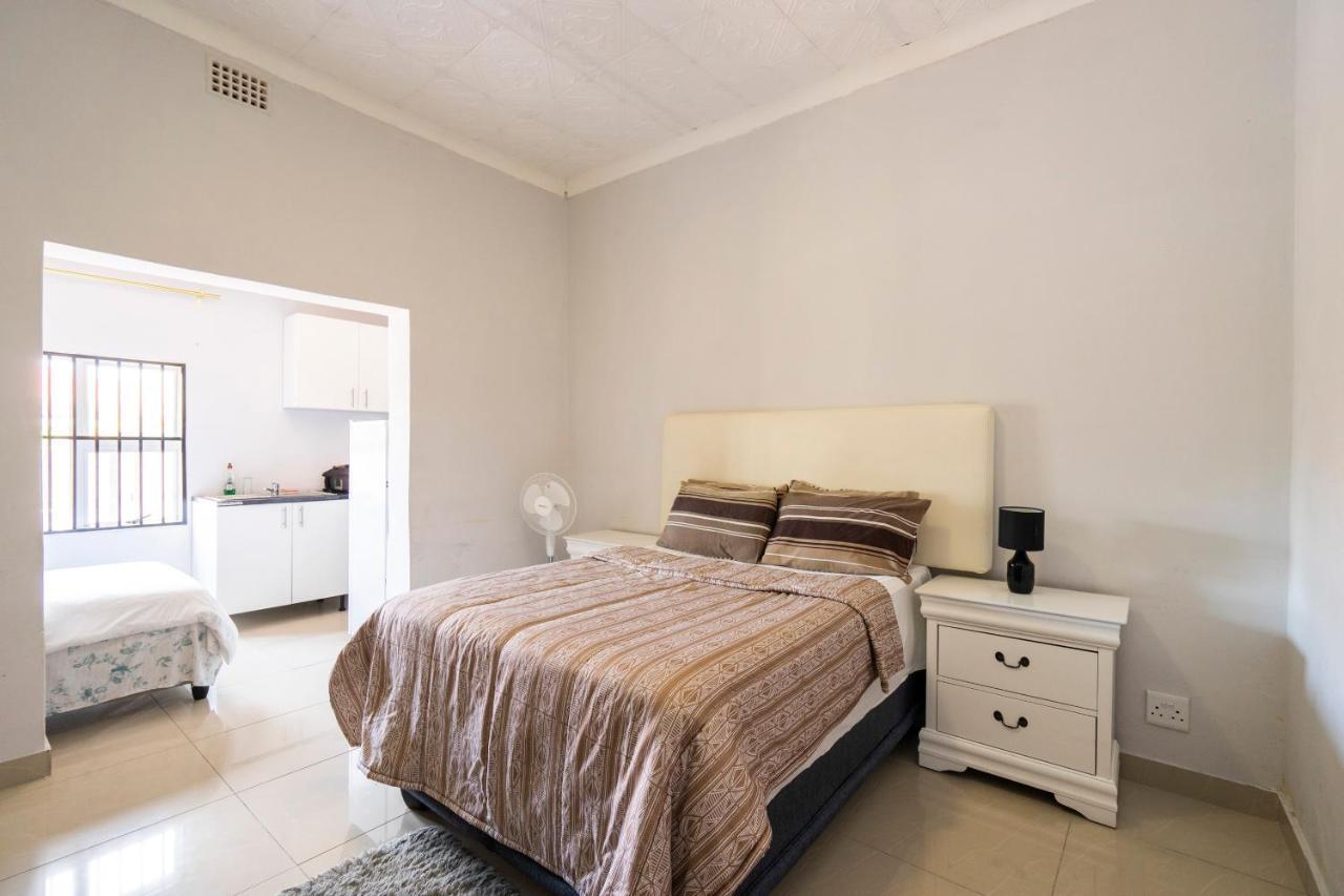 Hasate 10 Florence Street Oakdale Belliville 7530 South African 2*