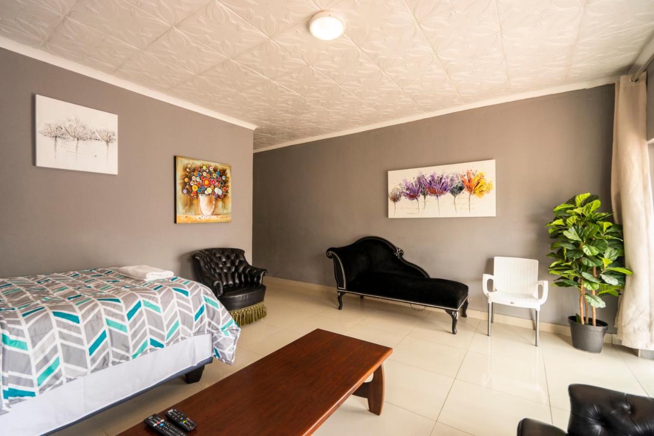 Hasate 10 Florence Street Oakdale Belliville 7530 South African 2*