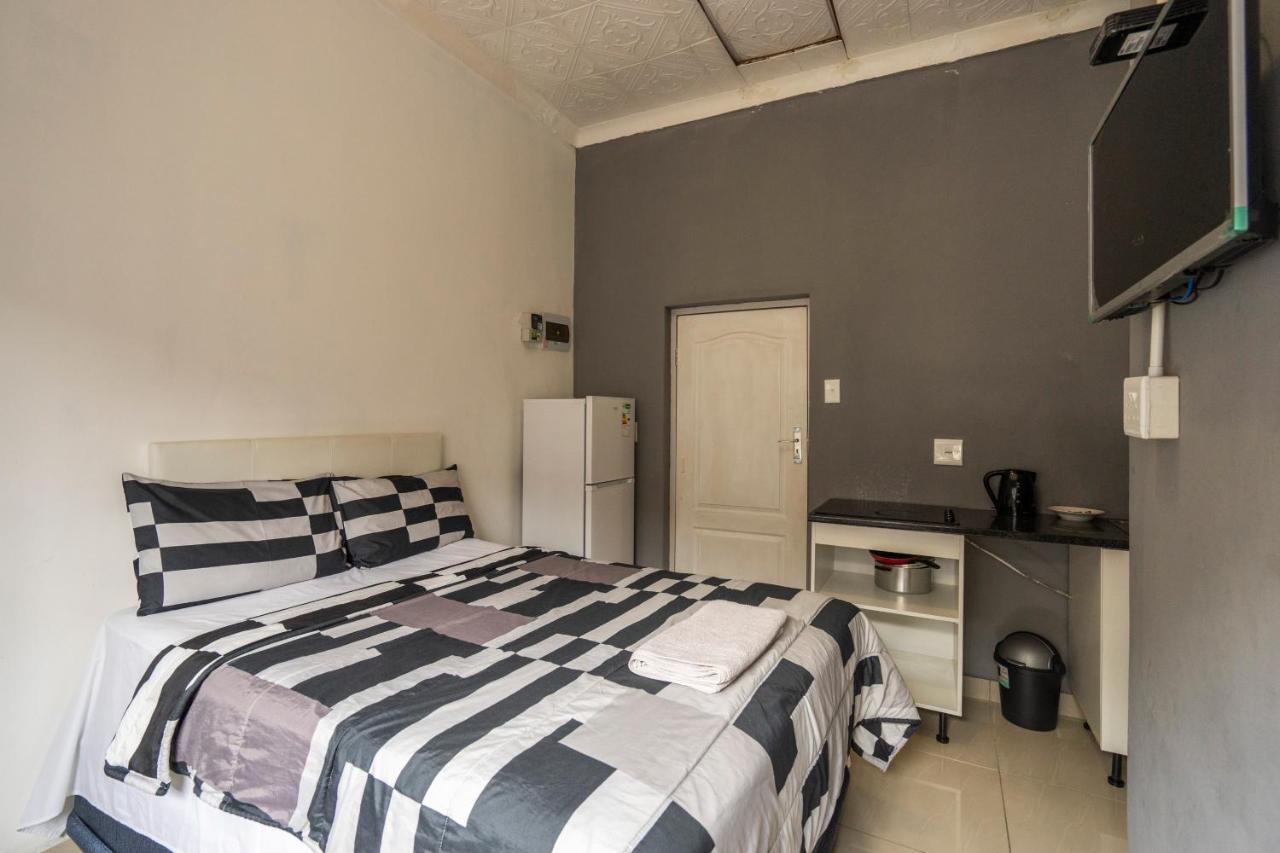 Hasate 10 Florence Street Oakdale Belliville 7530 South African