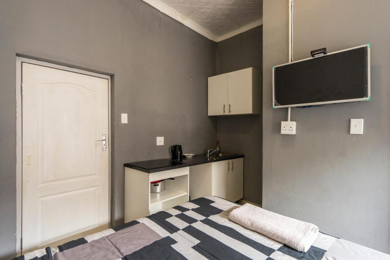 Hasate 10 Florence Street Oakdale Belliville 7530 South African