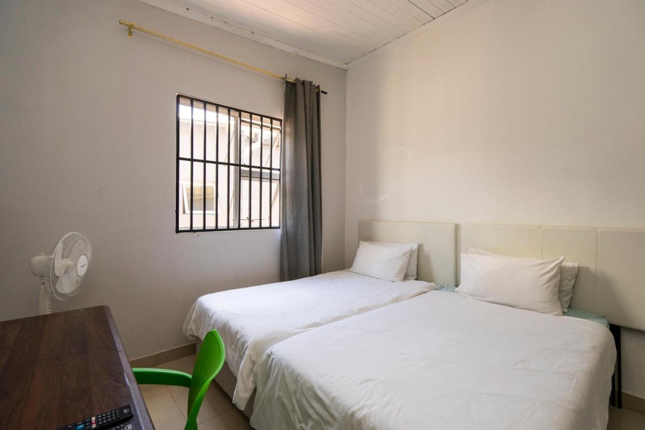 Hasate 10 Florence Street Oakdale Belliville 7530 South African 2* Cape Town