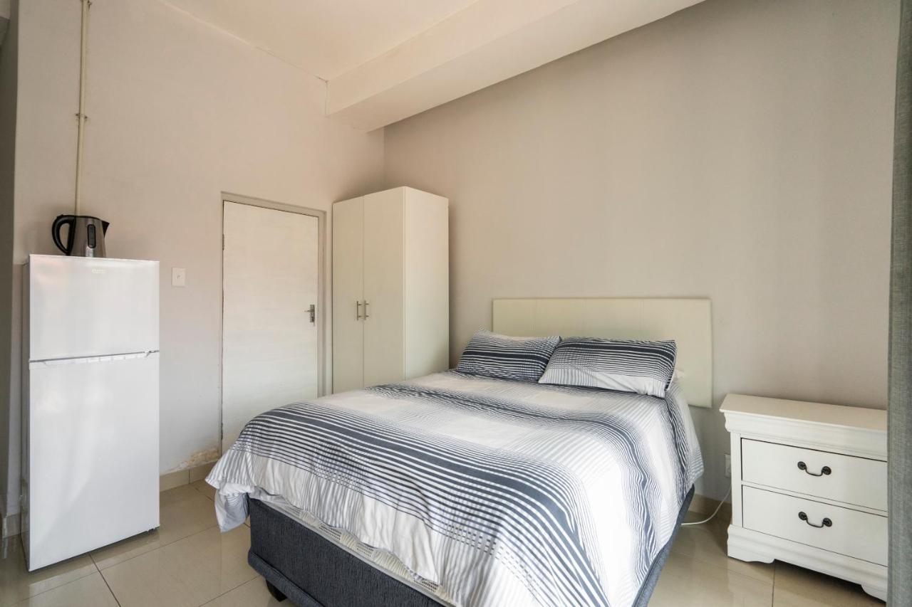 Hasate 10 Florence Street Oakdale Belliville 7530 South African 2*