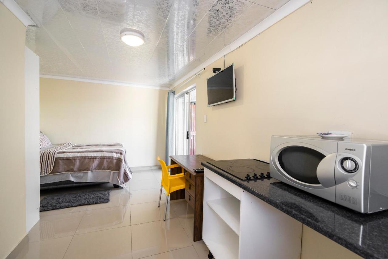 Guest house Hasate 10 Florence Street Oakdale Belliville 7530 South African 2*