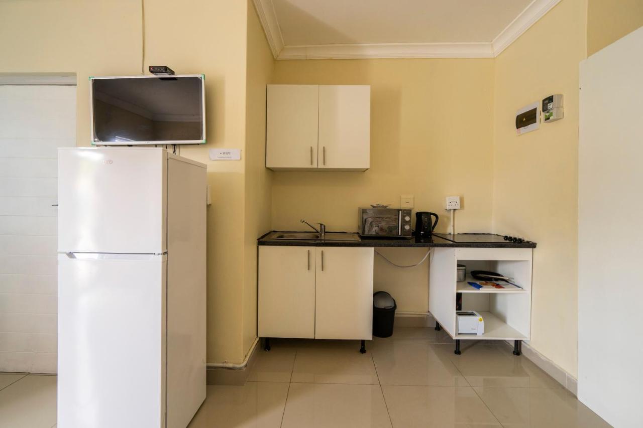Guest house Hasate 10 Florence Street Oakdale Belliville 7530 South African