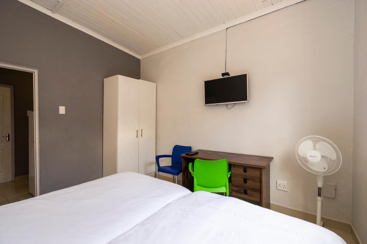 Hasate 10 Florence Street Oakdale Belliville 7530 South African 2*
